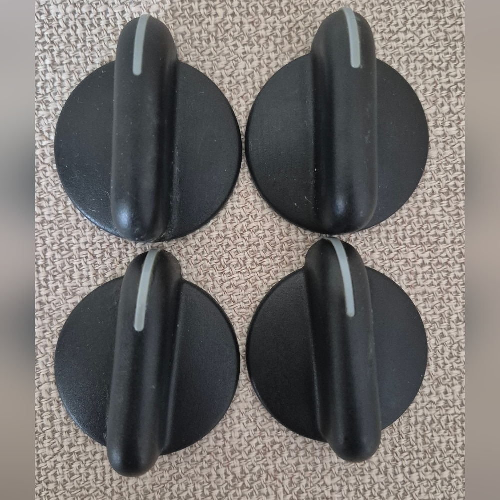 Set of 4 black KitchenAid Superba gas burner control knobs   9751372 stove range